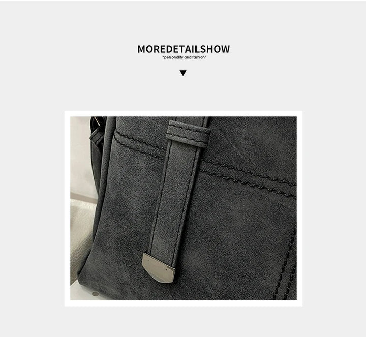 Graue Wildledertasche Detailansicht, modisches Design, hochwertige Verarbeitung.