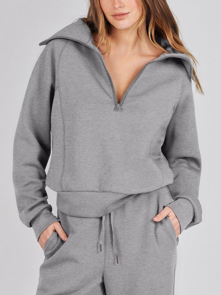 Grauer Damen-Hoodie mit Reißverschluss, bequemer Freizeitanzug, weiches Material.