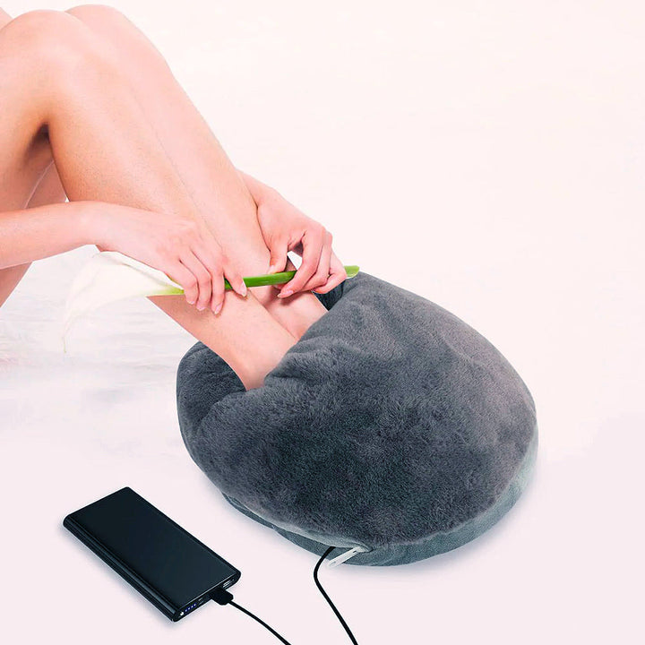 Grauer beheizter Fußwärmer Pantoffel, USB-Anschluss, weiches Plüschmaterial, ideal für Zuhause.