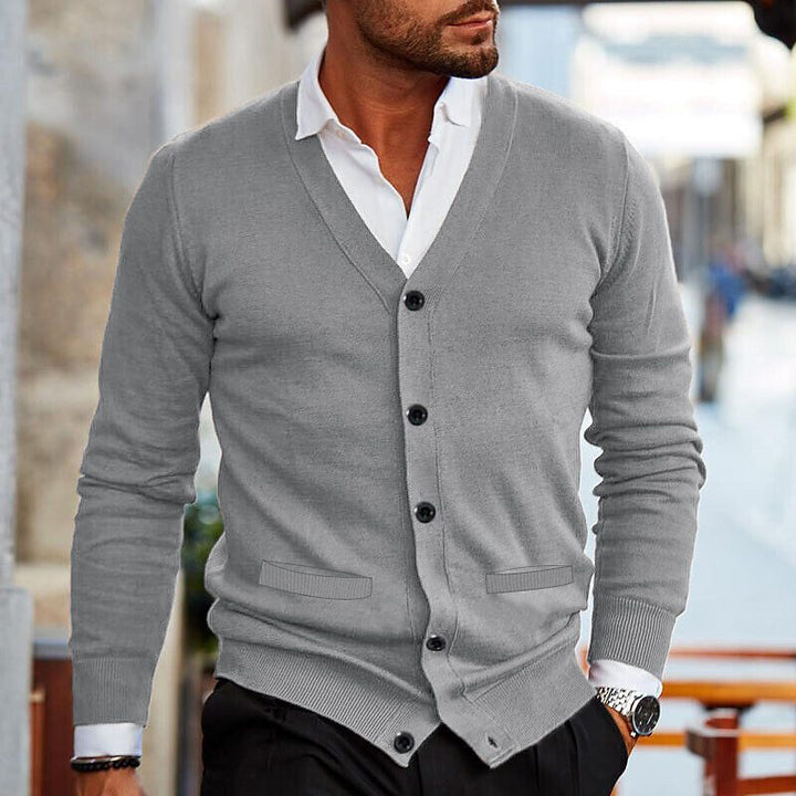 Grauer Herren-Cardigan, V-Ausschnitt, Knopfleiste, eleganter Stil, Freizeitmode.