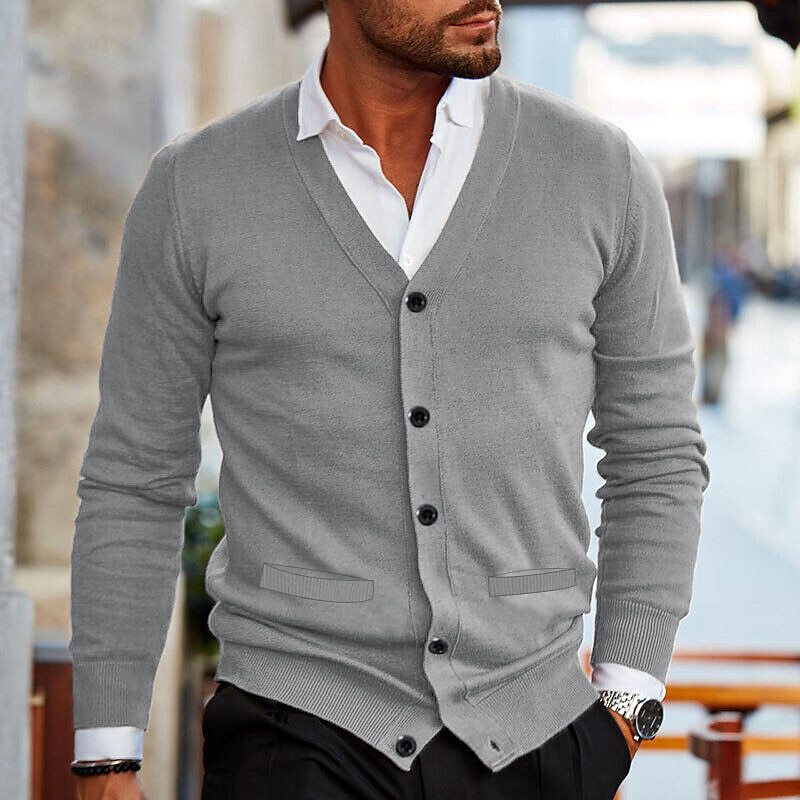 Grauer Herren-Cardigan, V-Ausschnitt, Knopfleiste, eleganter Stil, ideal für Herbstmode.