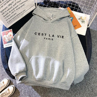 Grauer Hoodie mit "C'est La Vie Paris" Aufdruck, lässige Mode, Baumwolle, Unisex, Herbstkleidung.