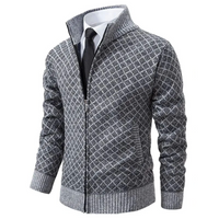 Grauer Herren-Strickjacke mit Rautenmuster, Reißverschluss, eleganter Stil, modische Herrenmode.