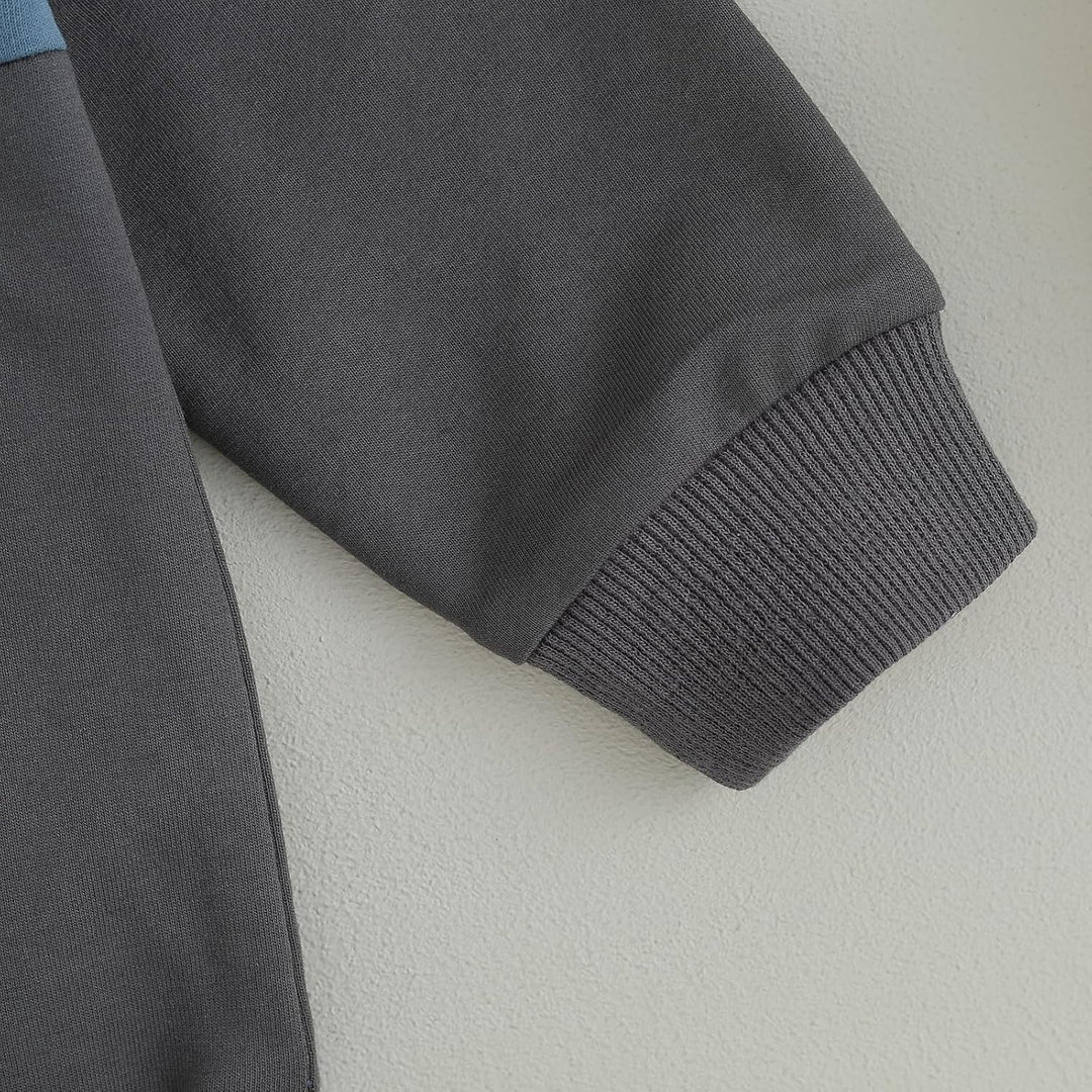 Grauer Baumwollpullover-Ärmel, gerippte Bündchen, weiches Material, modisches Design.