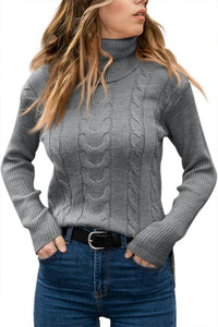 Grauer Rollkragenpullover Damen, Zopfmuster, Strick, warm, modisch, Herbstmode, Freizeitlook.