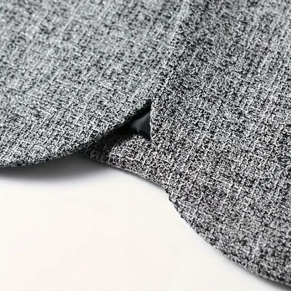 Grauer Stoff mit strukturierter Webart, Nahaufnahme, Textilmaterial, Detailansicht.