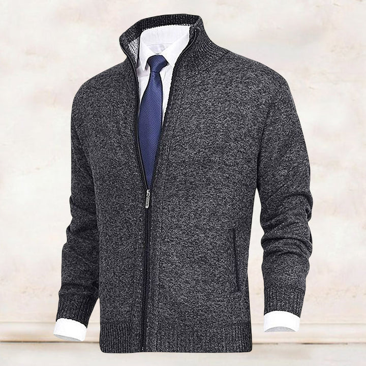 Grauer Herren-Strickjacke mit Reißverschluss, eleganter Stil, ideal für Business-Outfits.