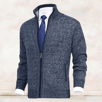 Grauer Herren-Strickjacke mit Reißverschluss, eleganter Stil, ideal für Business-Outfits.