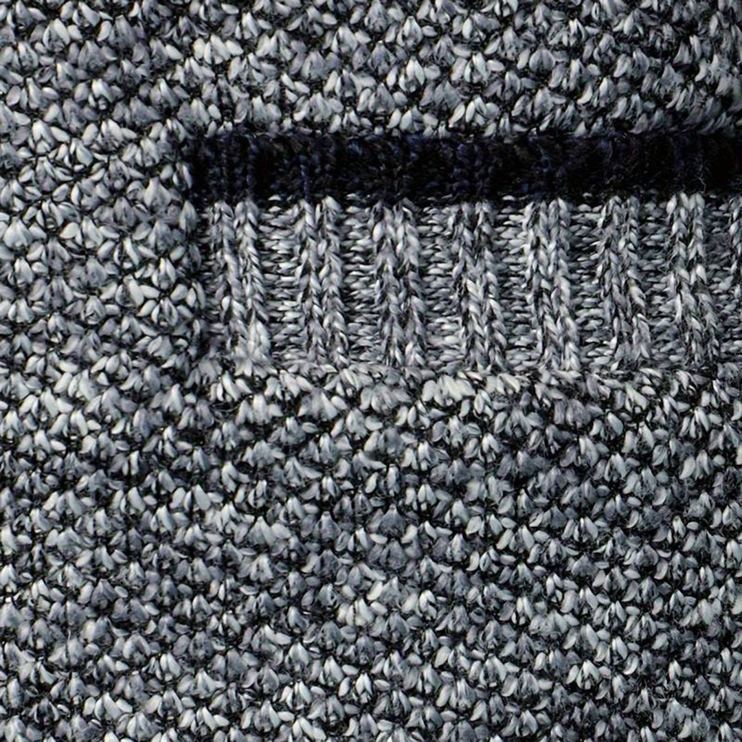 Gestrickter grauer Pullover mit grobem Muster und Tasche, Baumwolle, Wintermode.