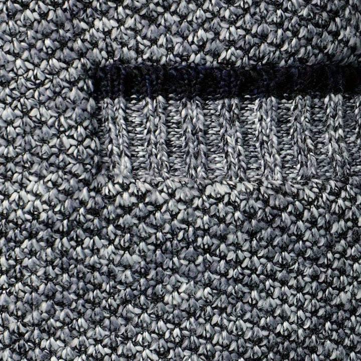 Gestrickter grauer Pullover mit grobem Muster und Tasche, Baumwolle, Wintermode.