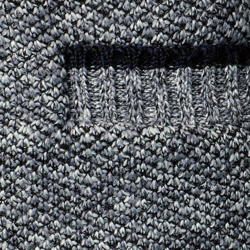 Gestrickter grauer Pullover mit grobem Muster und Tasche, Baumwolle, Wintermode.