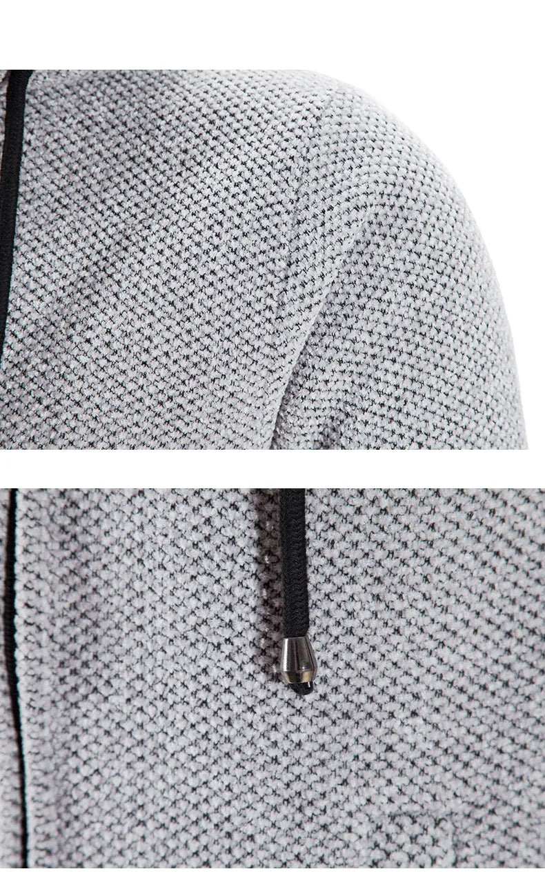 Grauer Strickpullover mit Kapuze, schwarzer Kordelzug, Texturdetail, Herrenmode.