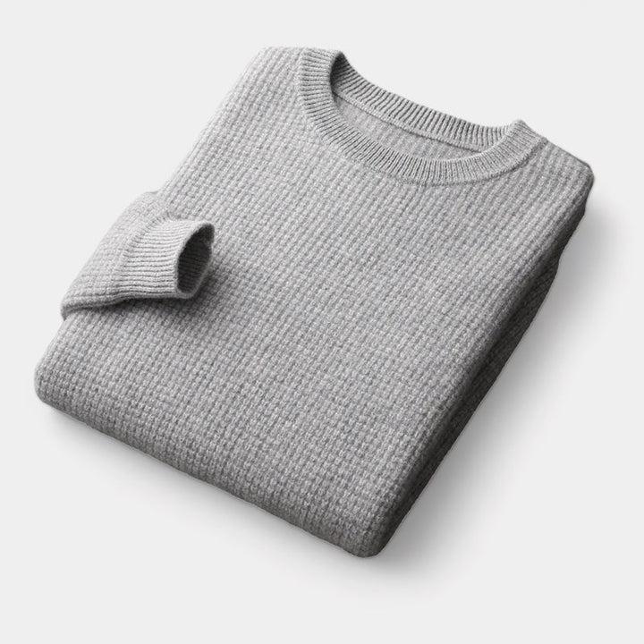 Grauer Strickpullover aus Wolle, gefaltet, Unisex, modisch, warm, Herbstmode, minimalistisch.