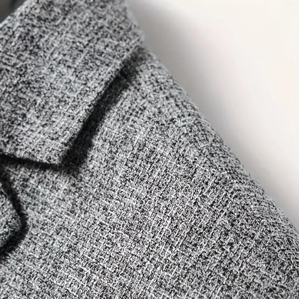 Grauer Strickstoff, Nahaufnahme, Textur, weiches Material, modischer Stoff, Detailansicht.