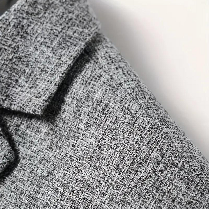 Grauer Strickstoff, Nahaufnahme, Textur, weiches Material, modischer Stoff, Detailansicht.