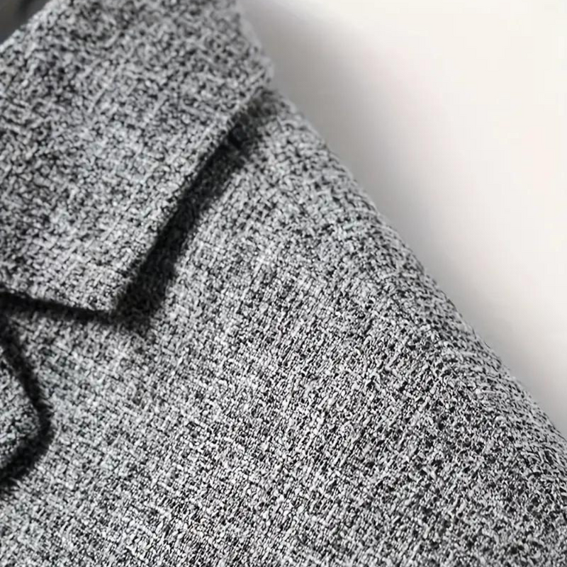 Grauer Strickstoff, Nahaufnahme, Textur, weiches Material, modischer Stoff, Detailansicht.