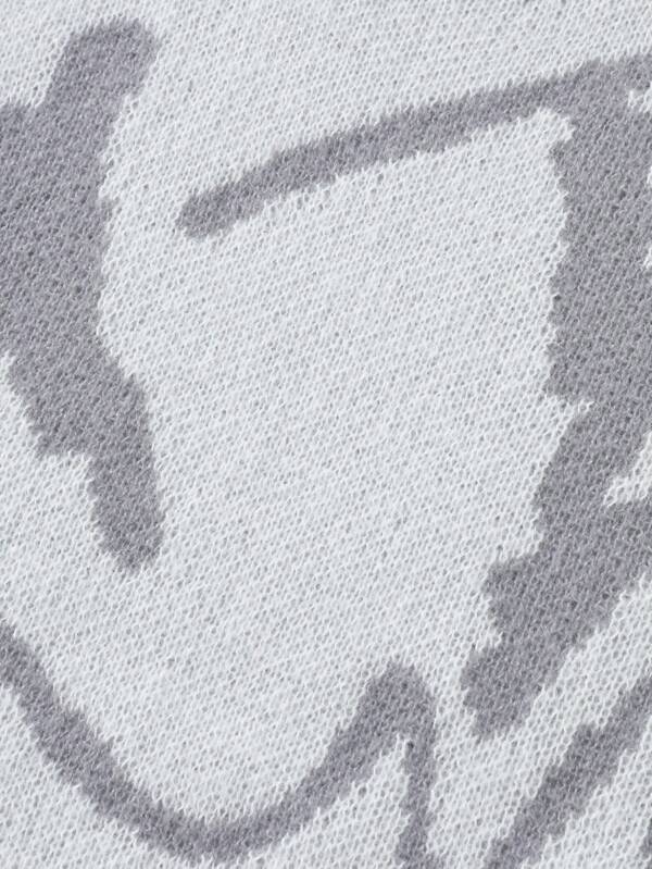 Grauer Baumwollstoff mit abstraktem Muster, weiche Textur, ideal für Bekleidung und Dekoration.