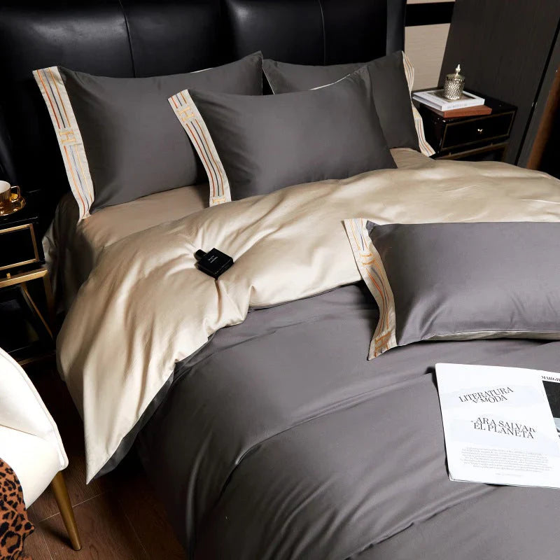 Luxuriöse graue Bettwäsche-Set aus Baumwolle, modern, mit Kissenbezügen und Decke im Schlafzimmer.