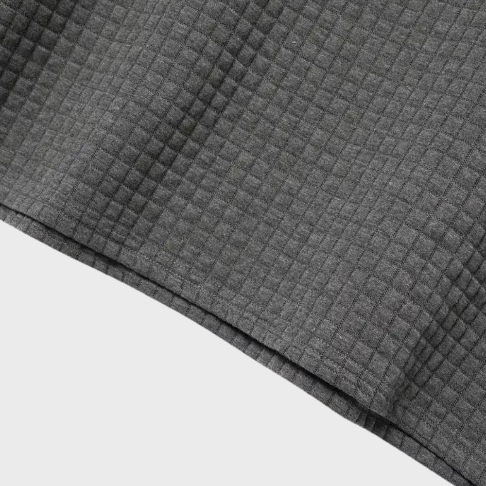 Graues Herren-Poloshirt aus Baumwolle mit Karomuster, stilvoll und bequem.