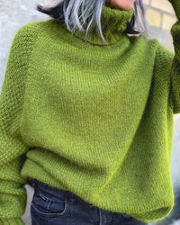 Grüner Strickpullover Damen, Rollkragen, weiche Wolle, modisch, Herbstmode, gemütlich.
