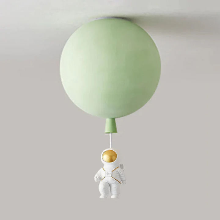 Grüne Ballon-Deckenleuchte mit Astronauten-Anhänger, modernes Kinderzimmer-Dekor.