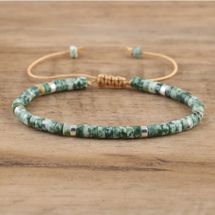 Grünes Jade-Armband mit verstellbarem Verschluss, handgefertigt, Naturstein, Unisex-Schmuck.