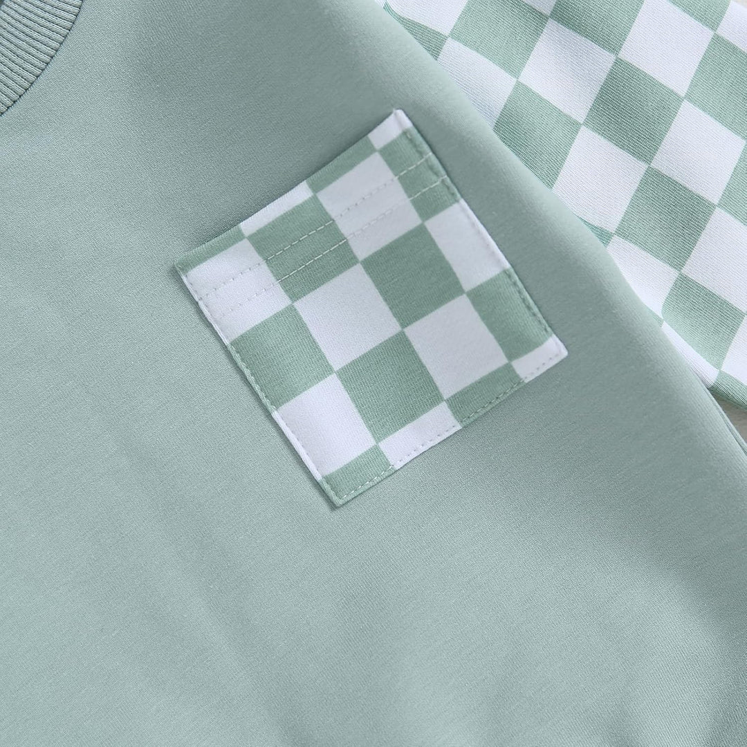 Grünes T-Shirt mit kariertem Muster, Baumwolle, modisches Design, Herrenmode, Freizeitkleidung.