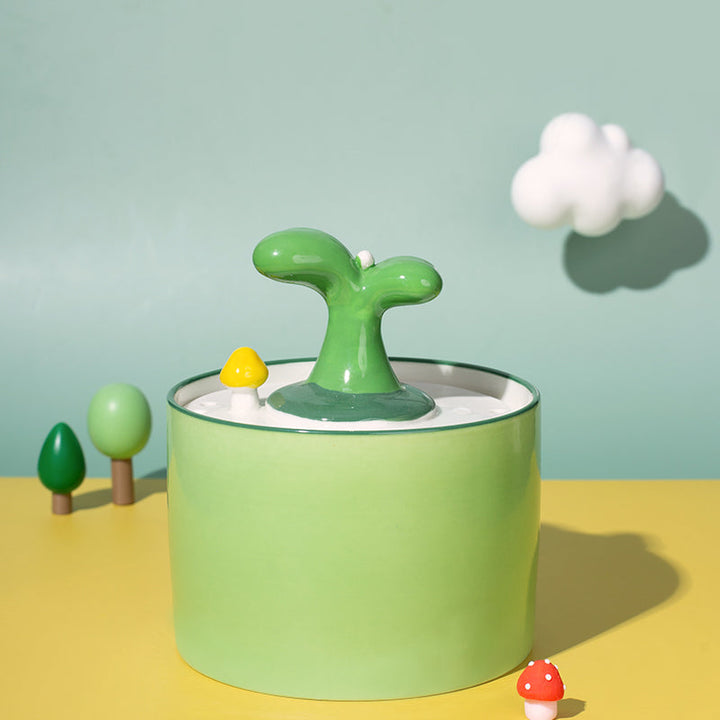 Grüner Keramik-Katzentrinkbrunnen mit Pflanzenmotiv, dekorative Pilze, modernes Design.