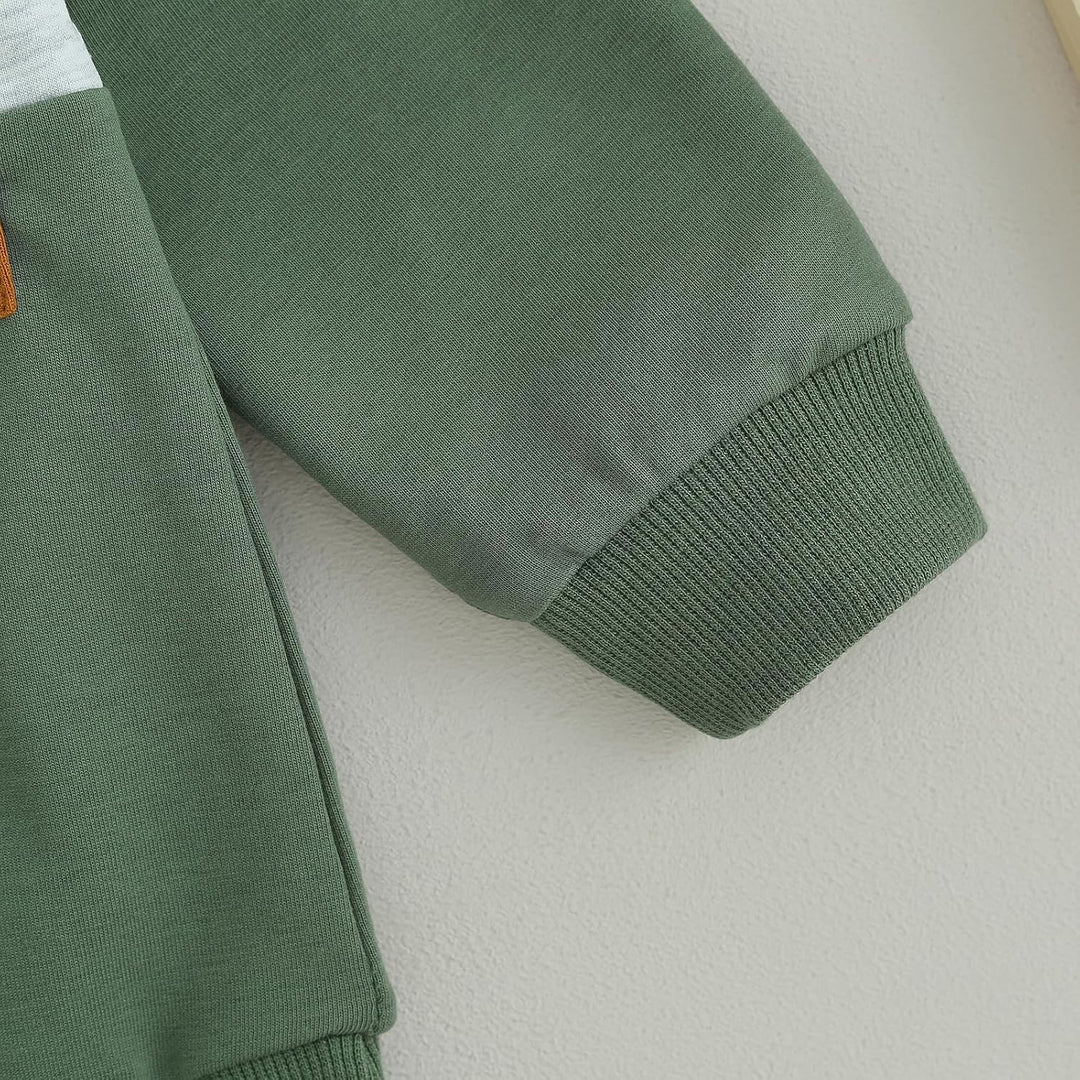 Grüner Kinderpullover aus Baumwolle, langärmelig, weiches Material, Freizeitkleidung.