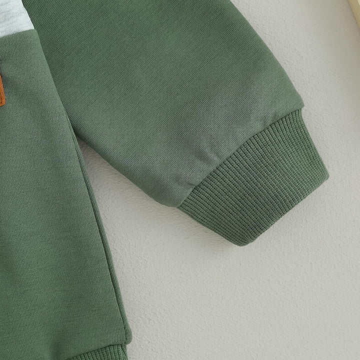 Grüner Kinderpullover aus Baumwolle, langärmelig, weiches Material, Freizeitkleidung.