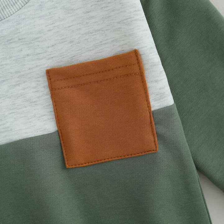 Grünes Kinder-T-Shirt mit brauner Brusttasche, Baumwolle, lässig, bequem, modisch.