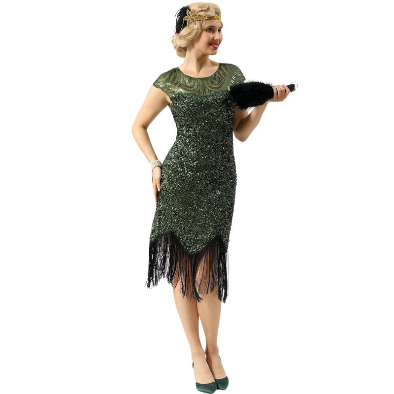 Frau im grünen Paillettenkleid mit Fransen, 1920er Jahre Stil, hält schwarzen Fächer.