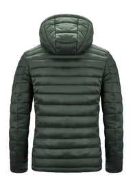 Grüne Daunenjacke mit Kapuze, gesteppt, warm, Wintermode, Herrenbekleidung.
