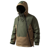 Grüne und braune Outdoor-Jacke mit Kapuze, wasserabweisend, für Herren.