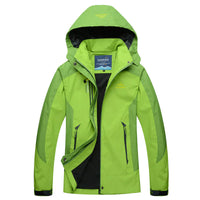 Grüne Outdoor-Jacke mit Kapuze, wasserdicht, winddicht, für Herren, funktional.
