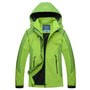 Grüne Outdoor-Jacke mit Kapuze, wasserdicht, winddicht, für Herren, funktional.