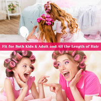 Mutter und Tochter mit rosa Lockenwicklern, fröhlich, Haarstyling zu Hause.