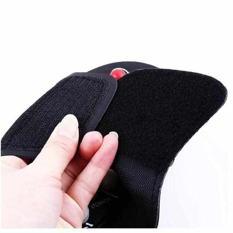 Schwarze Kniebandage mit Klettverschluss, verstellbar, für Sport und Unterstützung.