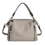Beige Lederhandtasche mit Reißverschlüssen, Damenmode, elegantes Design, Schulterriemen.