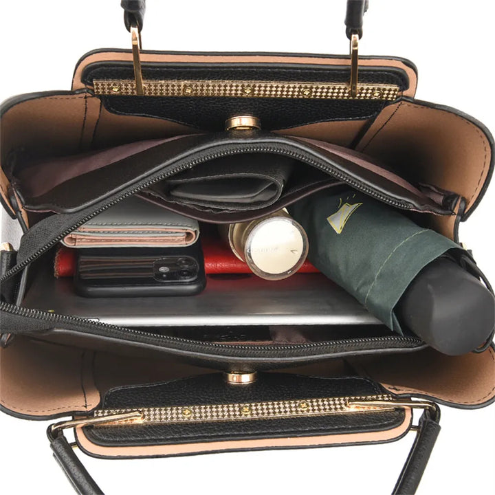 Offene Damenhandtasche mit Smartphone, Geldbörse, Regenschirm und Kosmetik, schwarz-beige.