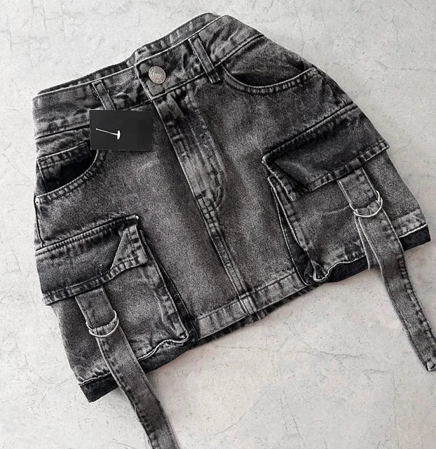 Graue Denim-Minirock mit Mehrfachtaschen, A-Linie, Y2K-Stil, Harajuku-Mode.