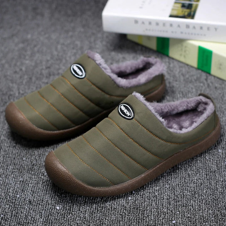 Grüne Hausschuhe mit Fellfutter, rutschfeste Sohle, gemütlich, warm, für Herren und Damen.