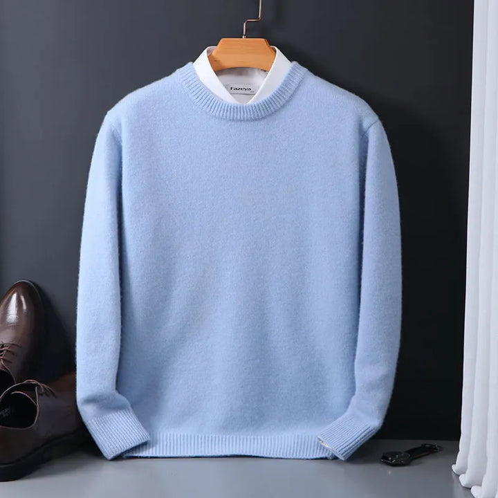 Hellblauer Herrenpullover aus Kaschmir, elegant, warm, ideal für Herbstmode.