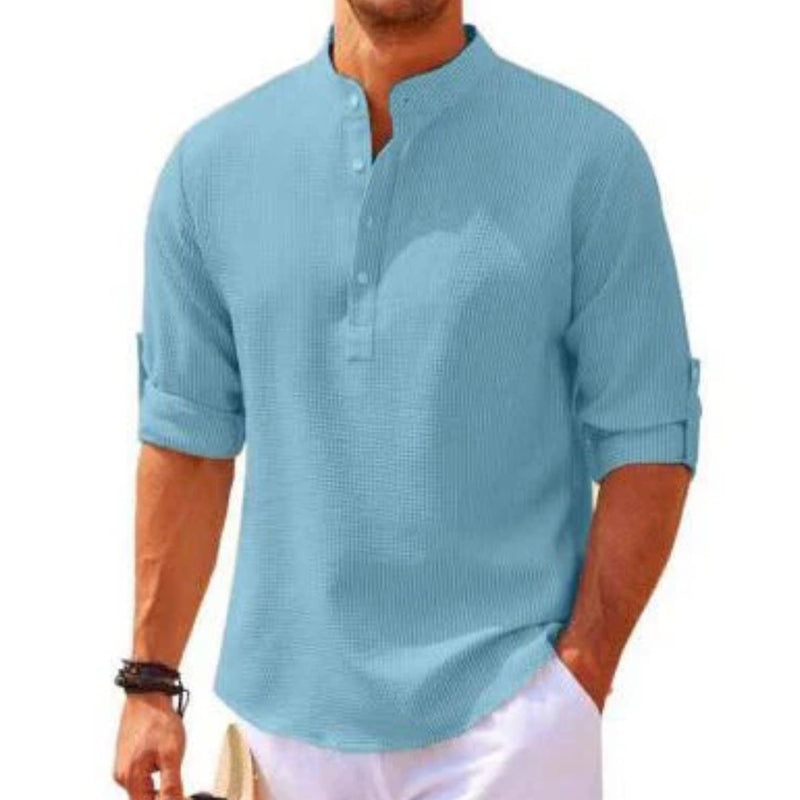 Männer Leinenhemd, hellblau, Stehkragen, langärmlig, lässig, Sommermode, Freizeitkleidung.