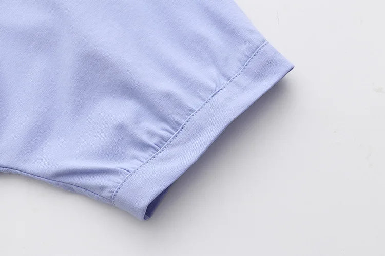 Hellblaues Baumwoll-T-Shirt-Ärmel, weicher Stoff, lässige Mode, Sommerkleidung.