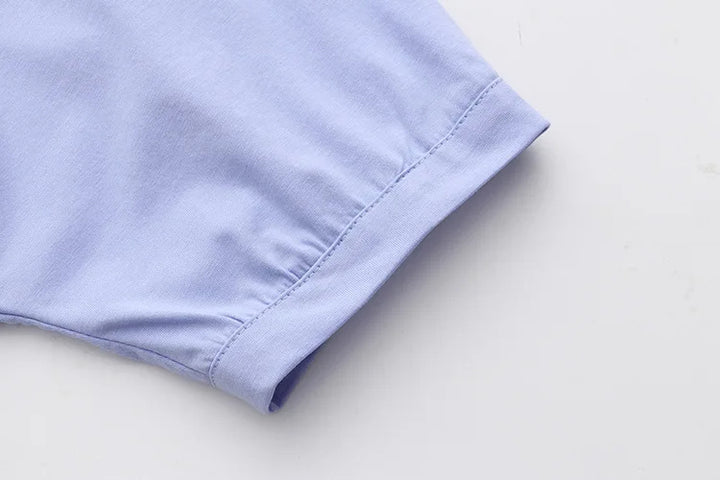 Hellblaues Baumwoll-T-Shirt-Ärmel, weicher Stoff, lässige Mode, Sommerkleidung.