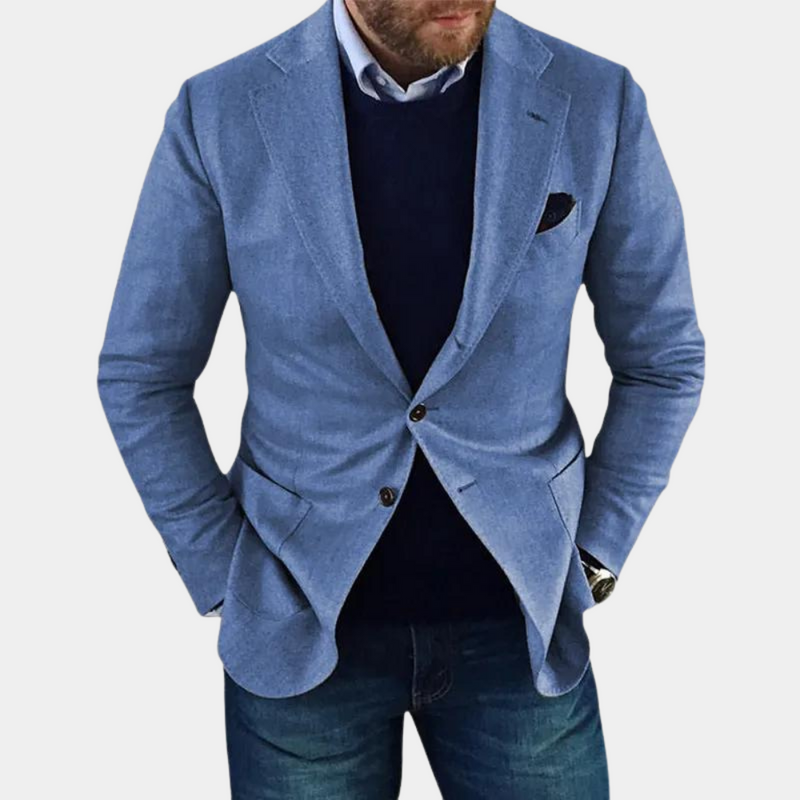 Blauer Herrenblazer aus Leinen, eleganter Freizeitlook, kombiniert mit Jeans und Hemd.