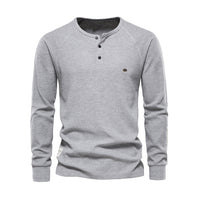Hellgraues Herren-Henley-Shirt, Langarm, Baumwolle, Knopfleiste, Freizeitmode.