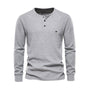 Graues Herren-Henley-Shirt, Langarm, Baumwolle, Knopfleiste, Freizeitmode.