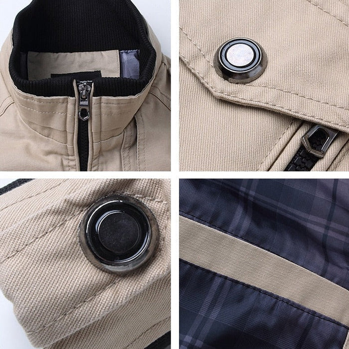 Beige Herren-Bomberjacke, Reißverschluss, Knopfdetails, kariertes Innenfutter.